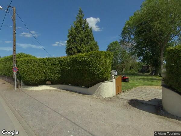 UNE MAISON À USAGE D'HABITATION