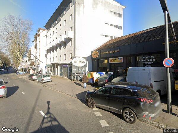 UNE CHAMBRE DE SERVICE