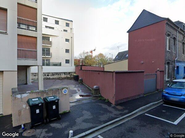 UN ENSEMBLE IMMOBILIER