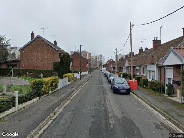 UNE MAISON À USAGE D'HABITATION