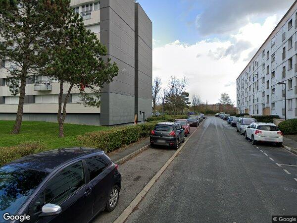 UN APPARTEMENT À USAGE D'HABITATION