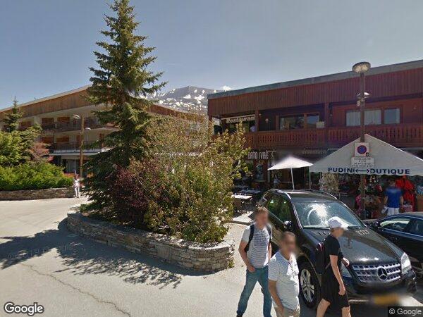  LOCAUX COMMERCIAUX AVEC DEUX CAVES CONTIGÜES