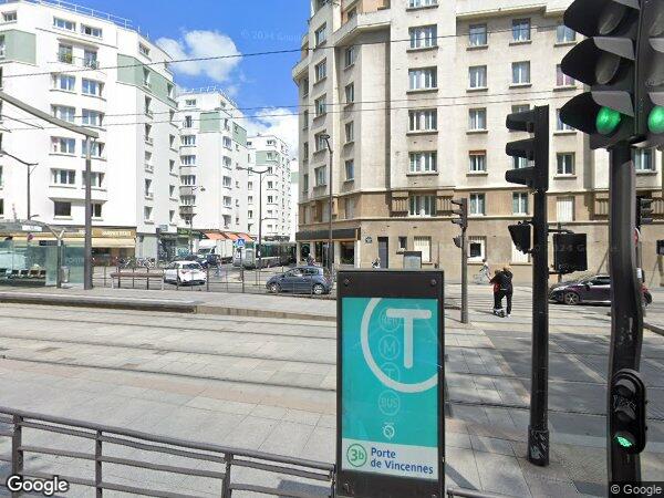 UN STUDIO AVEC UNE CAVE