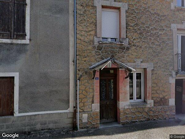 UN ENSEMBLE IMMOBILIER À USAGE MIXTE DE COMMERCE ET D'HABITATION