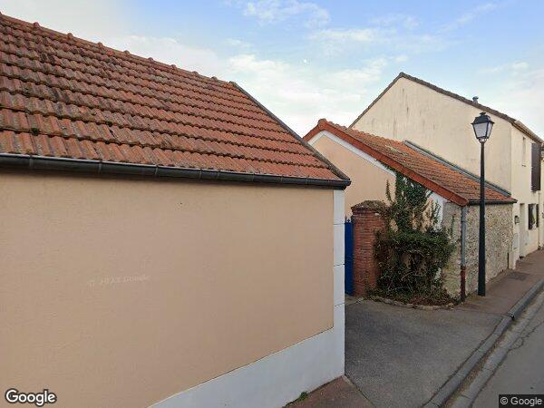 UN APPARTEMENT AVEC UN EMPLACEMENT DE STATIONNEMENT ET UNE CAVE
