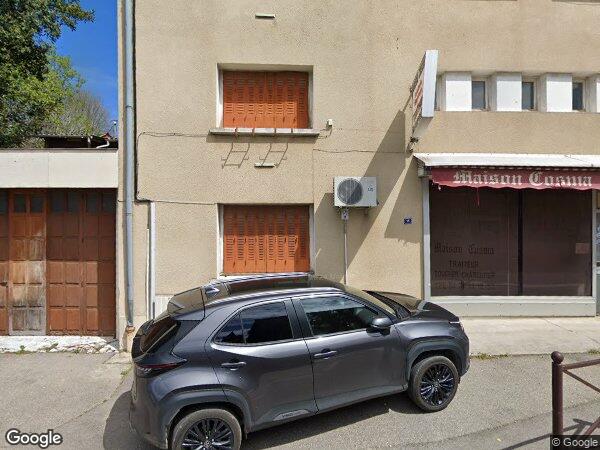 UN  BÂTIMENT À USAGE MIXTE D’HABITATION ET PROFESSIONNEL