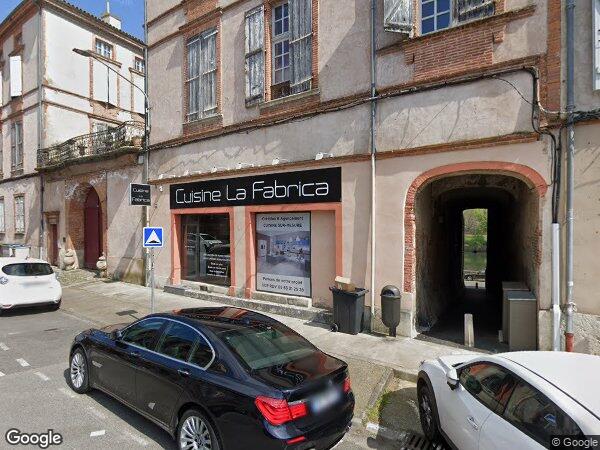 UN LOCAL À USAGE PROFESSIONNEL OU COMMERCIAL