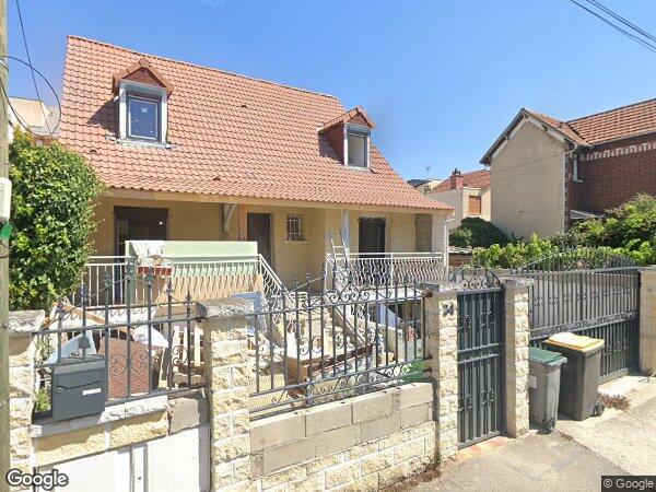 UN APPARTEMENT ET UN EMPLACEMENT DE STATIONNEMENT