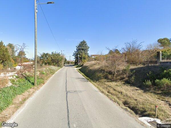 UNE  MAISON A USAGE D'HABITATION INACHEVEE