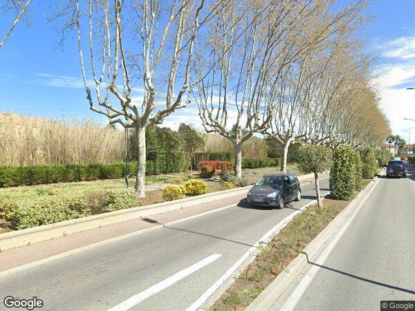 UN STUDIO AVEC UNE CAVE ET UN AIRE DE STATIONNEMENT