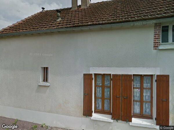 UNE MAISON D'HABITATION ANCIENNE