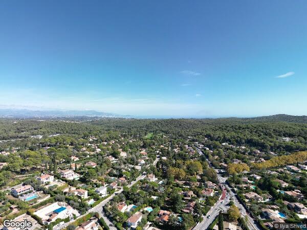 UN ENSEMBLE IMMOBILIER