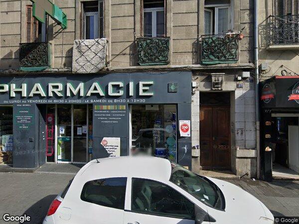 UN MAGASIN, UN PACARD ET UNE CAVE