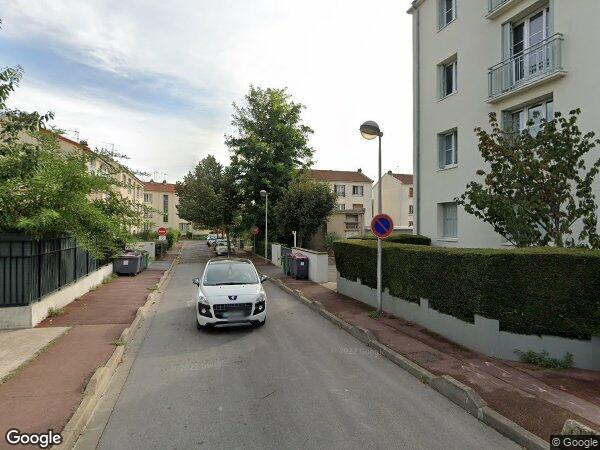 UN APPARTEMENT ET  UN EMPLACEMENT DE STATIONNEMENT