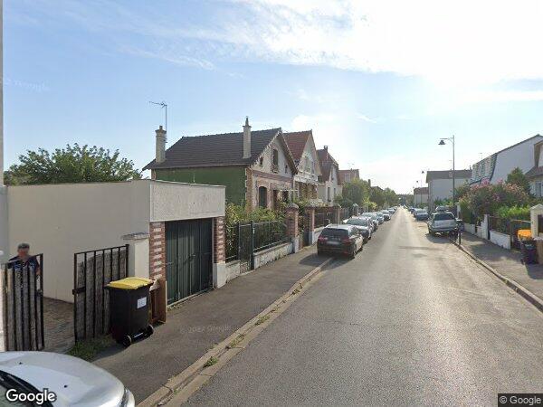 UN APPARTEMENT AVEC UNE CAVE ET UN BOX