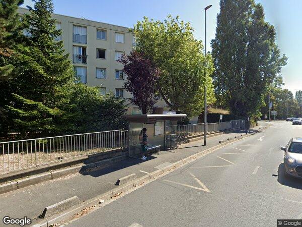 UN APPARTEMENT ET UNE CAVE