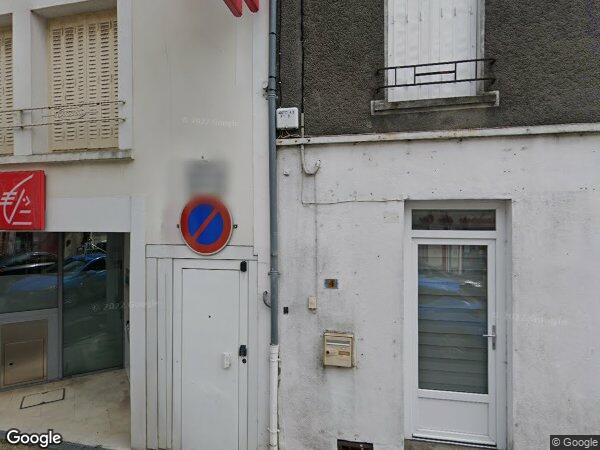 UN ENSEMBLE IMMOBILIER A USAGE D'HABITATION ET DE COMMERCE