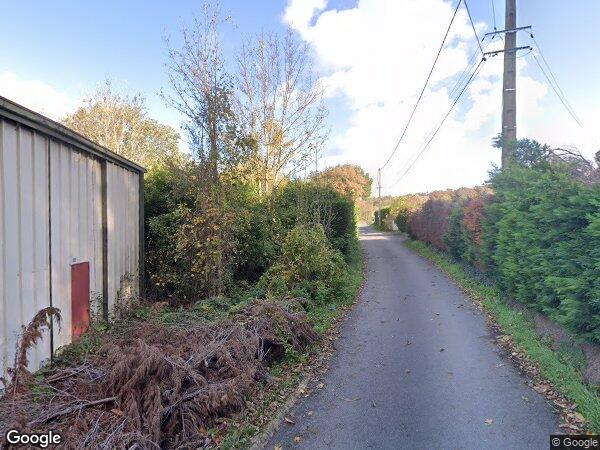 UN IMMEUBLE À USAGE INDUSTRIEL AVEC TERRAIN