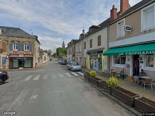 UN ENSEMBLE DE BÂTIMENT À USAGE PROFESSIONNEL