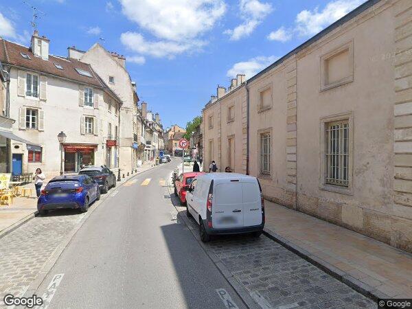 UN APPARTEMENT EN TRIPLEX