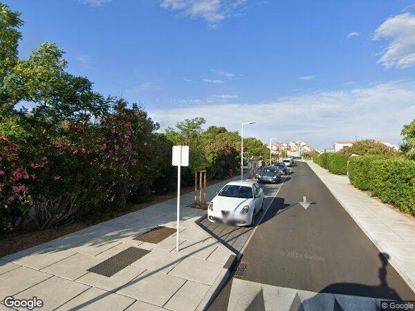 UN APPARTEMENT AVEC UNE PLACE DE PARKING