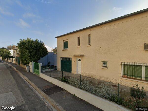 UNE MAISON DE PLAIN-PIED À USAGE D'HABITATION