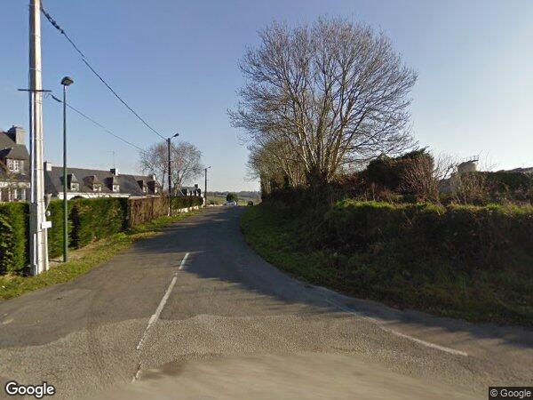 UNE MAISON D'HABITATION AVEC TERRAIN