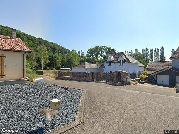 UNE MAISON À USAGE D'HABITATION