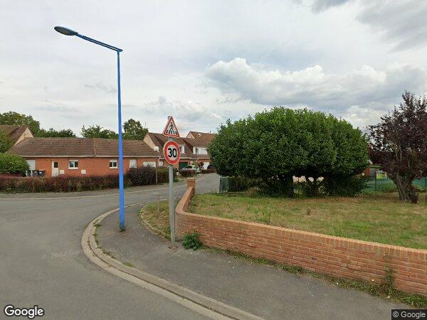 UNE MAISON À USAGE D'HABITATION