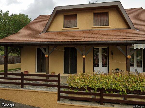 UNE MAISON ABANDONNÉE AVEC GRAND TERRAIN EN FRICHE ET IMPRATICABLE