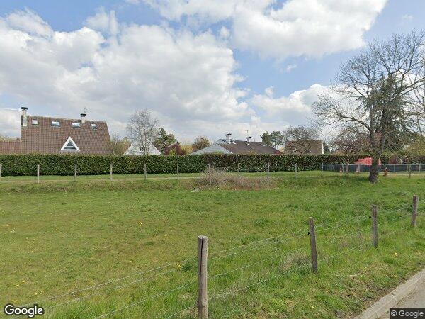 UN PAVILLON MITOYEN DE 4 PIÈCES PRINCIPALES ÉLEVÉ SUR 3 NIVEAUX + COMBLES JARDIN ET ABRI EN BOIS