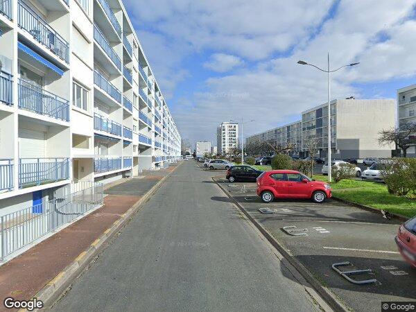 UN APPARTEMENT AVEC CAVE ET UNE PLACE DE STATIONNEMENT