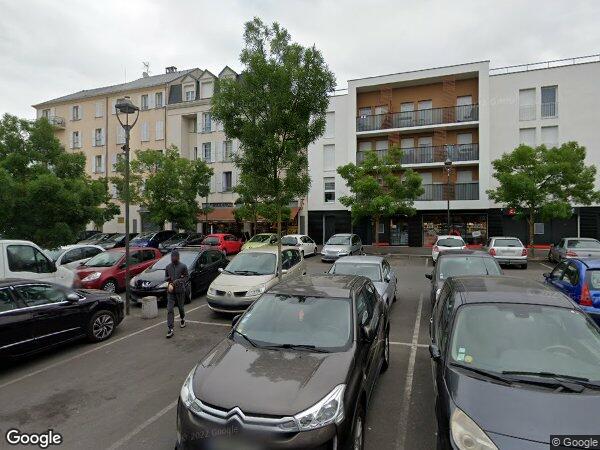 UN APPARTEMENT AVEC UN EMPLACEMENT DE STATIONNEMENT