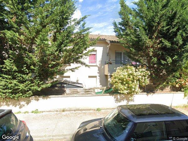 UN APPARTEMENT TYPE 2 ET UN EMPLACEMENT DE STATIONNEMENT AUTOMOBILE