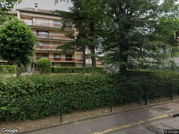 UNE MAISON D'HABITATION AVEC COUR REMISE ET TERRAIN