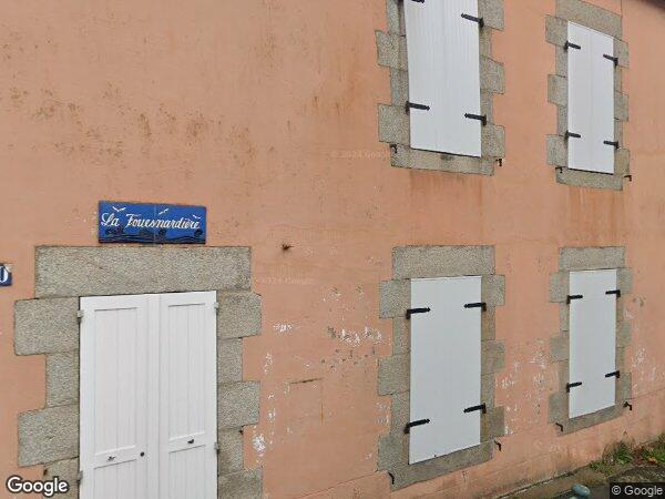 UNE MAISON À USAGE D'HABITATION