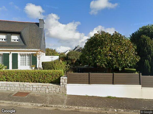 UNE MAISON À USAGE D'HABITATION