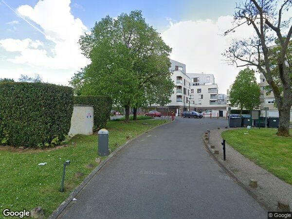 UN APPARTEMENT ET EMPLACEMENT DE STATIONNEMENT