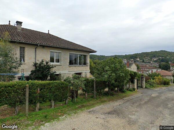 UNE MAISON À USAGE D'HABITATION