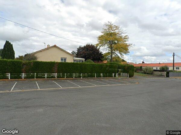 UN BÂTIMENT INDUSTRIEL