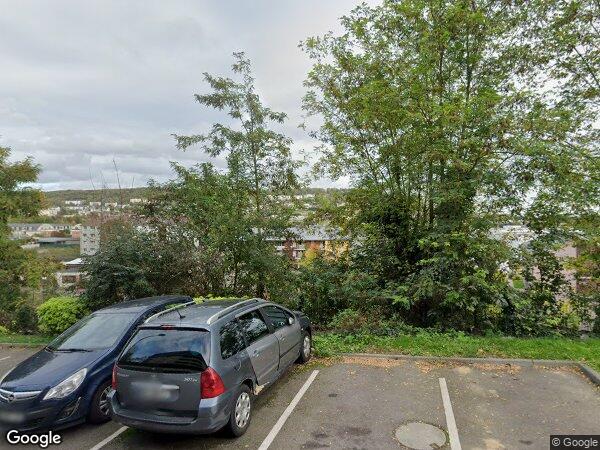 UN APPARTEMENT DE TYPE T2 ET UN EMPLACEMENT DE PARKING