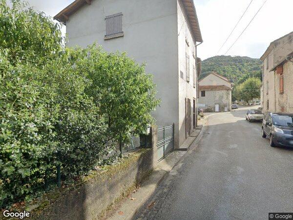 UNE MAISON À USAGE D'HABITATION AVEC JARDIN ET DEPENDANCES