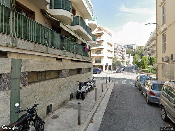 UNE CABINE À USAGE COMMERCIAL