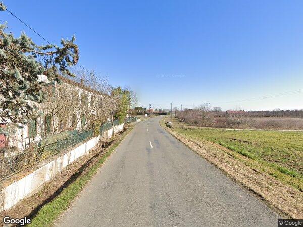 UNE MAISON D'HABITATION AVEC TERRAIN ATTENANT