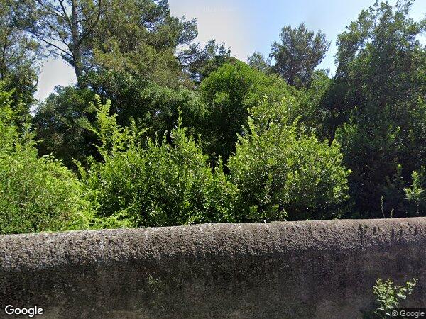 UNE VILLA ET UN PARKING EXTERIEUR