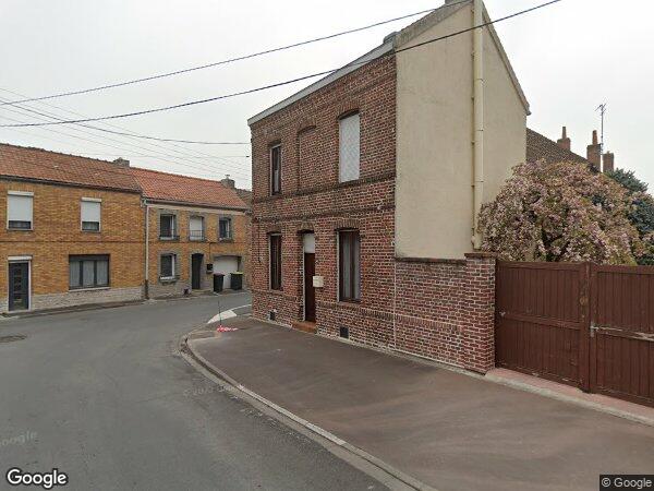 UNE MAISON À USAGE D'HABITATION