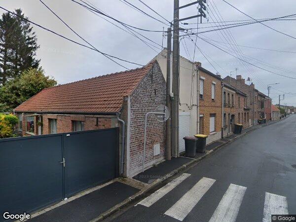 UNE MAISON À USAGE D'HABITATION