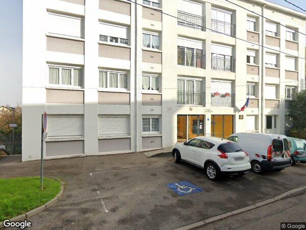 UN APPARTEMENT AVEC UNE CAVE