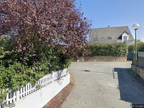 UN APPARTEMENT AVEC UNE CAVE ET UN PARKING PRIVATIF