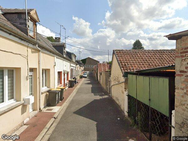 UN IMMEUBLE À USAGE D'HABITATION